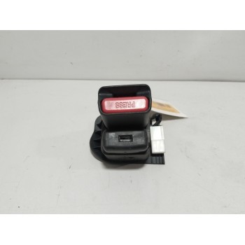 ENGANCHE CINTURON TRASERO DERECHO 7338002110C0 