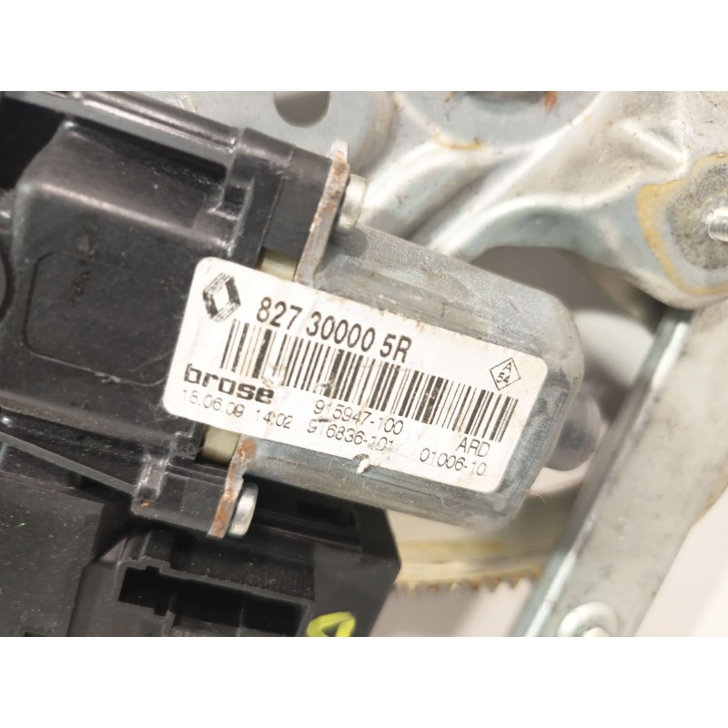ELEVALUNAS TRASERO DERECHO 827300005R  - imagen 3