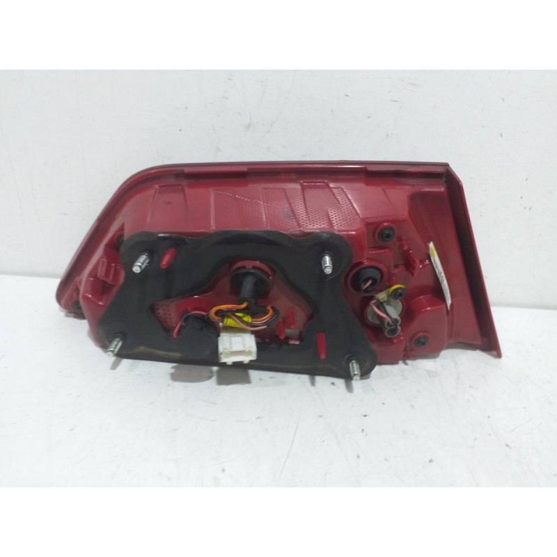 PILOTO PORTON TRASERO DERECHO 92404D4  - imagen 2