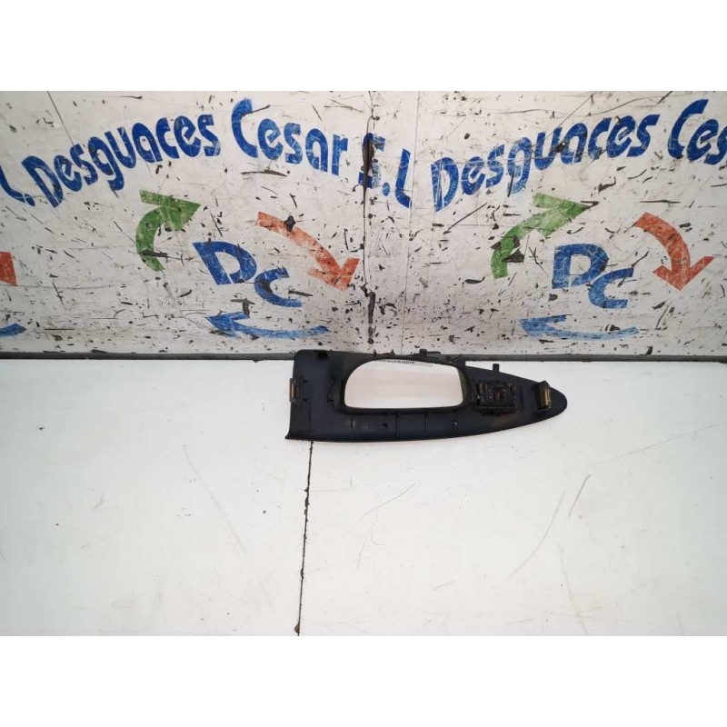 MANDO ELEVALUNAS DELANTERO DERECHO 443837581E  - imagen 2