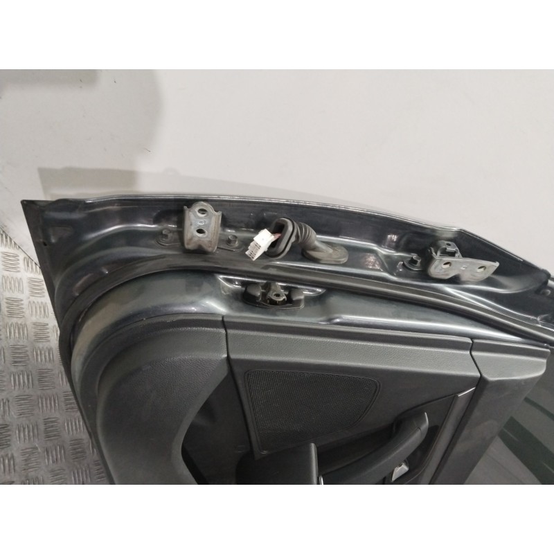 PUERTA TRASERA DERECHA 770043Z300 NEGRA - imagen 4