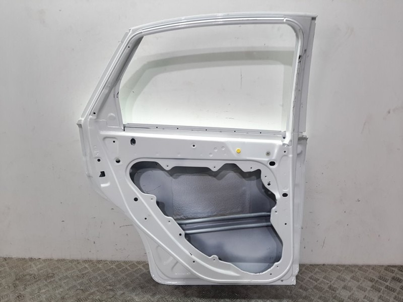 Recambio de puerta trasera izquierda para ford focus lim. (cb4) titanium referencia OEM IAM 1702408 BLANCO 