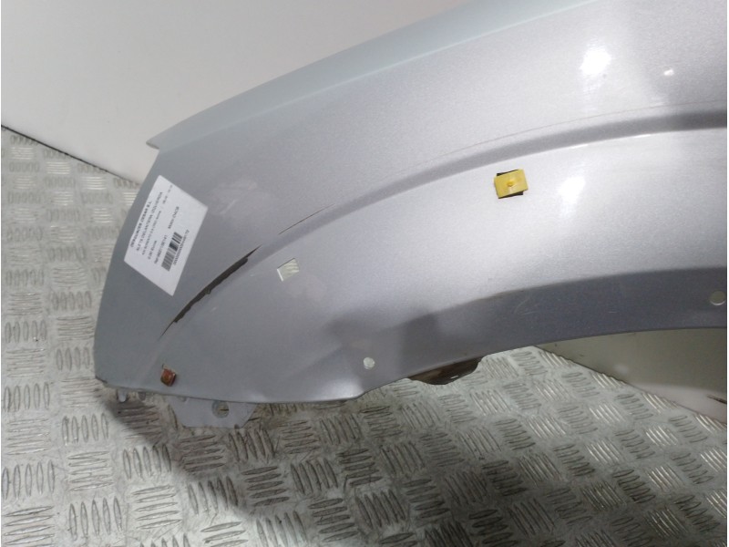 Recambio de aleta delantera izquierda para kia sorento 2.5 crdi active referencia OEM IAM 663113E141 PLATA 