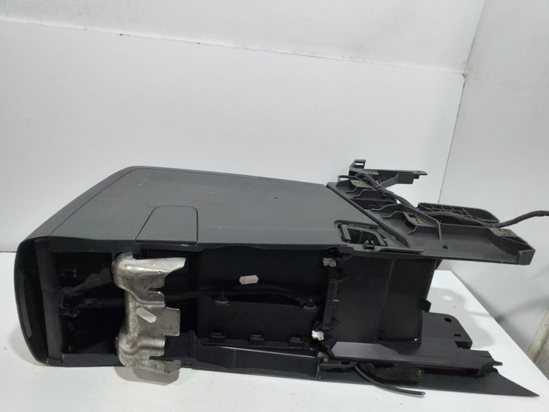 Recambio de apoyabrazos central para peugeot 5008 active referencia OEM IAM  9686267677 