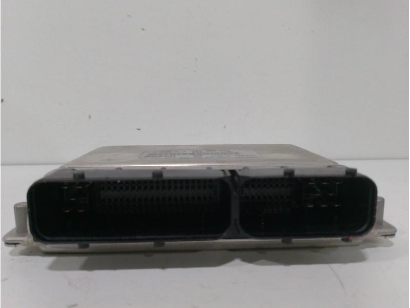 Recambio de centralita motor uce para audi a4 berlina (b5) 2.4 referencia OEM IAM 0261204893 3B0907552 