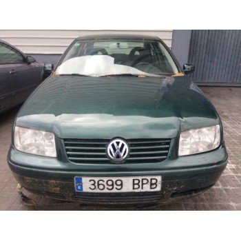 VOLKSWAGEN BORA BERLINA (1J2)