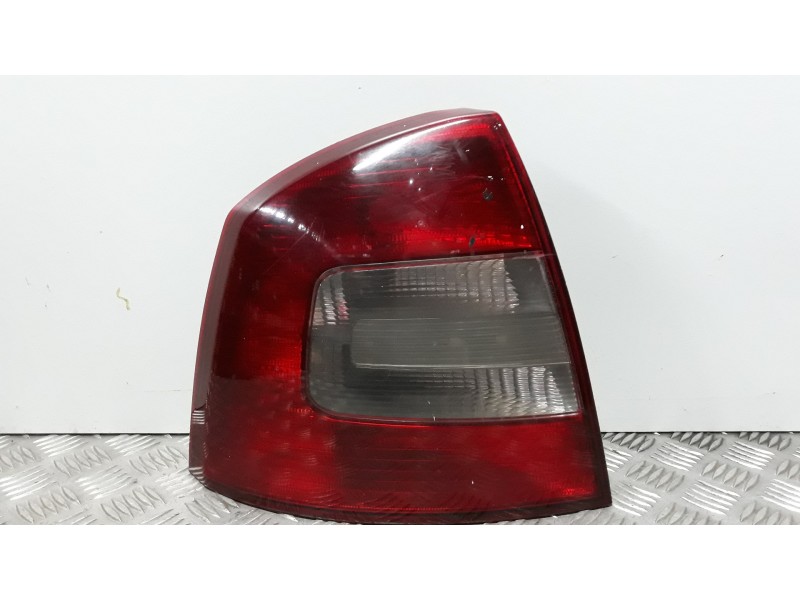 Recambio de piloto trasero izquierdo para skoda octavia berlina (1z3) collection referencia OEM IAM 1Z5945111B  