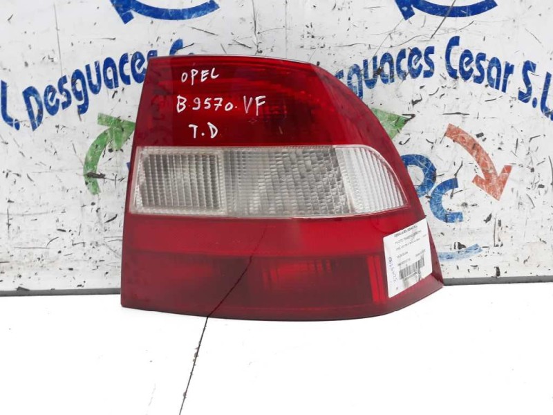 Recambio de piloto trasero derecho para opel vectra b berlina básico referencia OEM IAM 90512716  