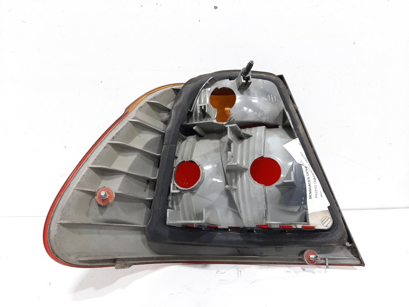 Recambio de piloto trasero derecho para bmw serie 3 berlina (e46) 320d referencia OEM IAM 63216946534  