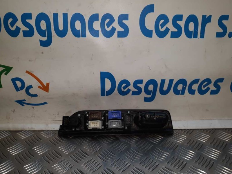 Recambio de mando elevalunas delantero izquierdo para renault laguna (b56) 1.9 dti carminat (a) referencia OEM IAM    Recambio de mando elevalunas delantero izquierdo para renault laguna (b56) 1.9 dti carminat (a) referencia OEM IAM
