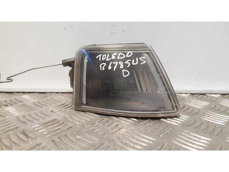 Recambio de piloto delantero derecho para seat toledo (1l) base referencia OEM IAM    Recambio de piloto delantero derecho para seat toledo (1l) base referencia OEM IAM