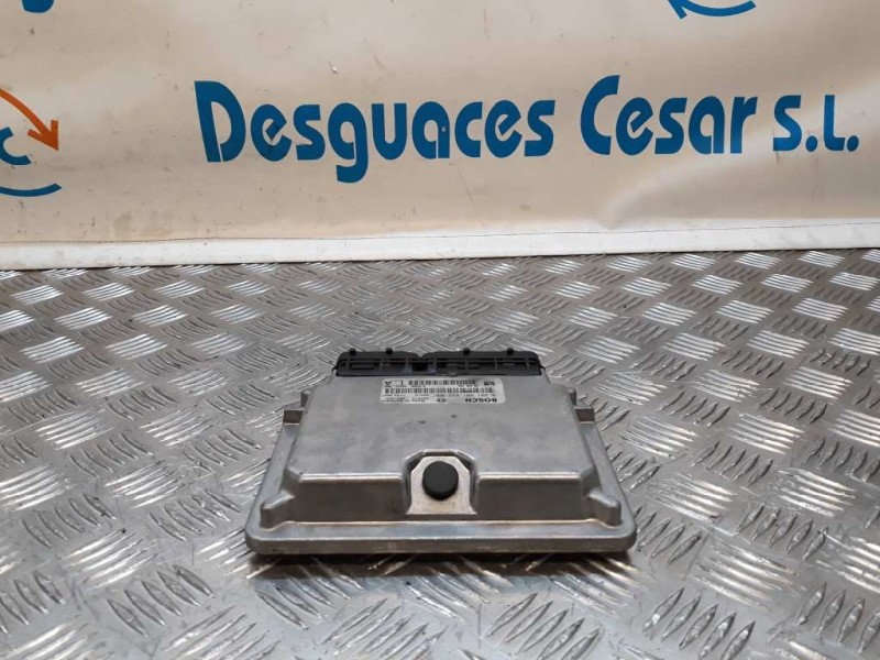 Recambio de centralita motor uce para opel vectra b berlina básico referencia OEM IAM 281001633ù 90508986 