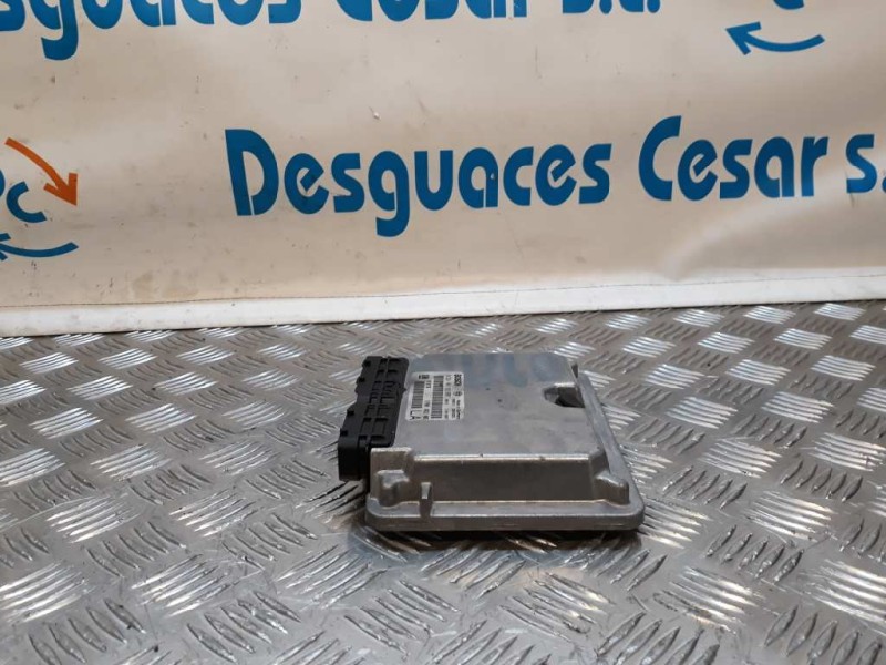 Recambio de centralita motor uce para opel vectra b berlina básico referencia OEM IAM 281001633ù 90508986 