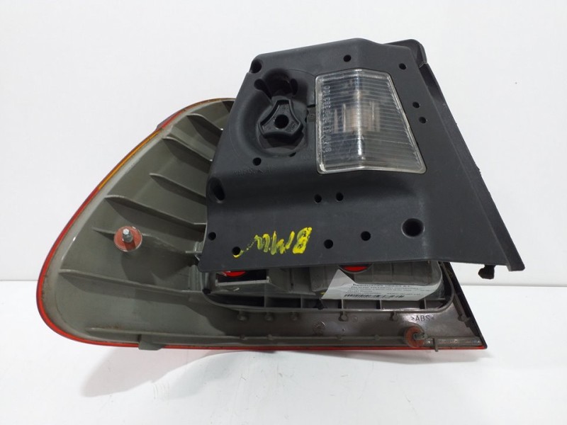 Recambio de piloto trasero derecho para bmw serie 3 berlina (e46) 330d referencia OEM IAM 63216946534  