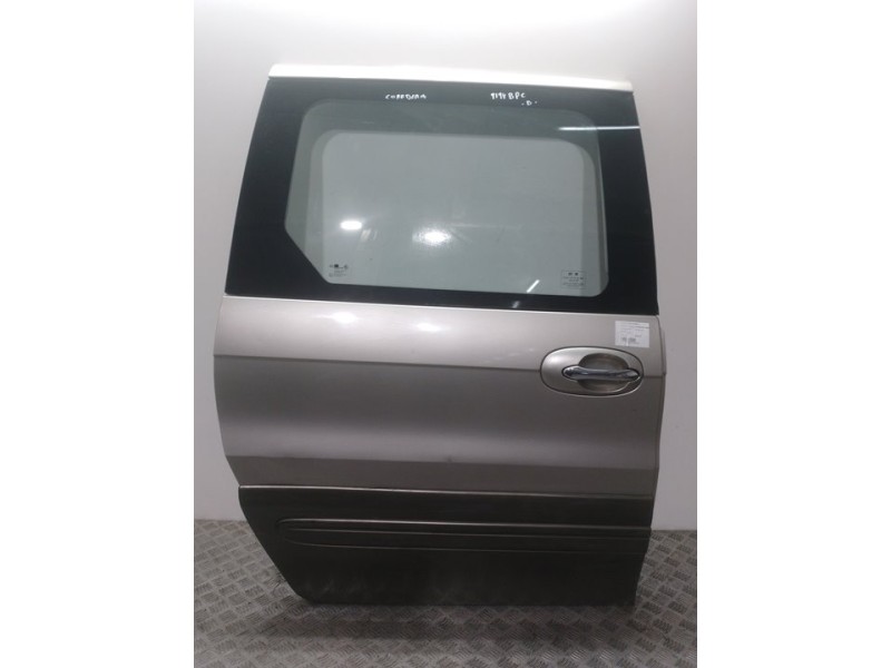 Recambio de puerta lateral corredera derecha para kia carnival td ls referencia OEM IAM  GRIS 