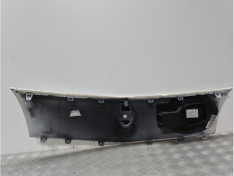 Recambio de rejilla delantera para renault kangoo z.e. maxi 2-sitzer referencia OEM IAM 8200912351 8200916740 BLANCO