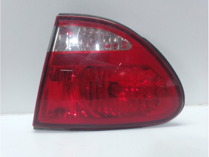 Recambio de piloto porton trasero derecho para chevrolet alero 2.4 ltr piel referencia OEM IAM 22642088  