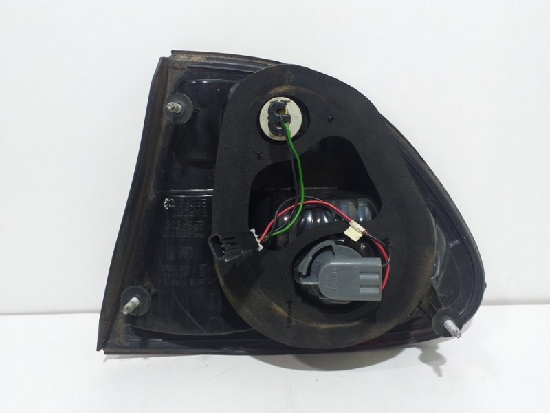 Recambio de piloto porton trasero izquierdo para chevrolet alero 2.4 ltr piel referencia OEM IAM 22642087  