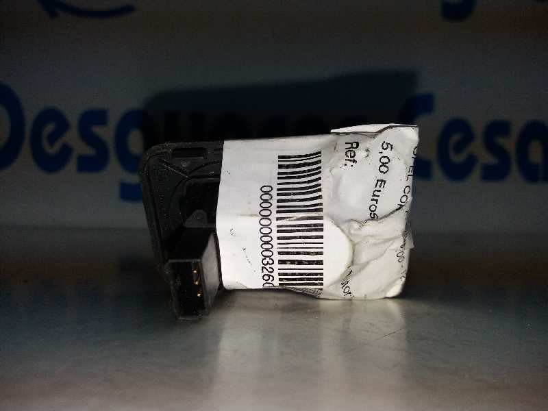 Recambio de mando elevalunas delantero derecho para opel corsa c club referencia OEM IAM    Recambio de mando elevalunas delantero derecho para opel corsa c club referencia OEM IAM