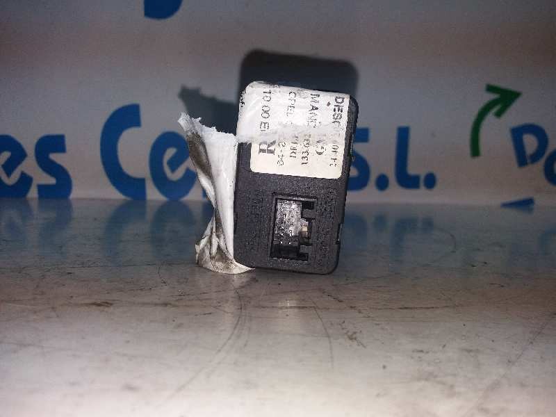 Recambio de mando elevalunas delantero izquierdo para opel corsa c club referencia OEM IAM   