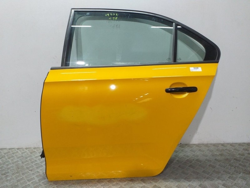 Recambio de puerta trasera izquierda para seat toledo (kg3) style referencia OEM IAM 5JA833055B AMARILLA 