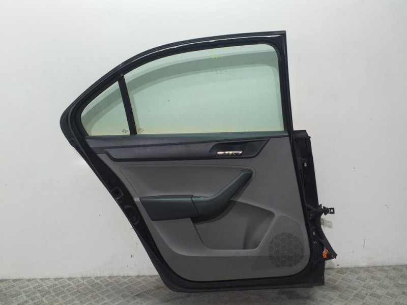 Recambio de puerta trasera izquierda para seat toledo (kg3) style referencia OEM IAM 5JA833055B AMARILLA 