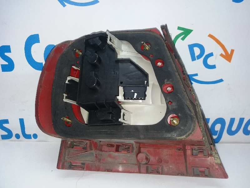 Recambio de piloto trasero derecho para audi a4 avant (b5) 1.8 referencia OEM IAM    Recambio de piloto trasero derecho para audi a4 avant (b5) 1.8 referencia OEM IAM