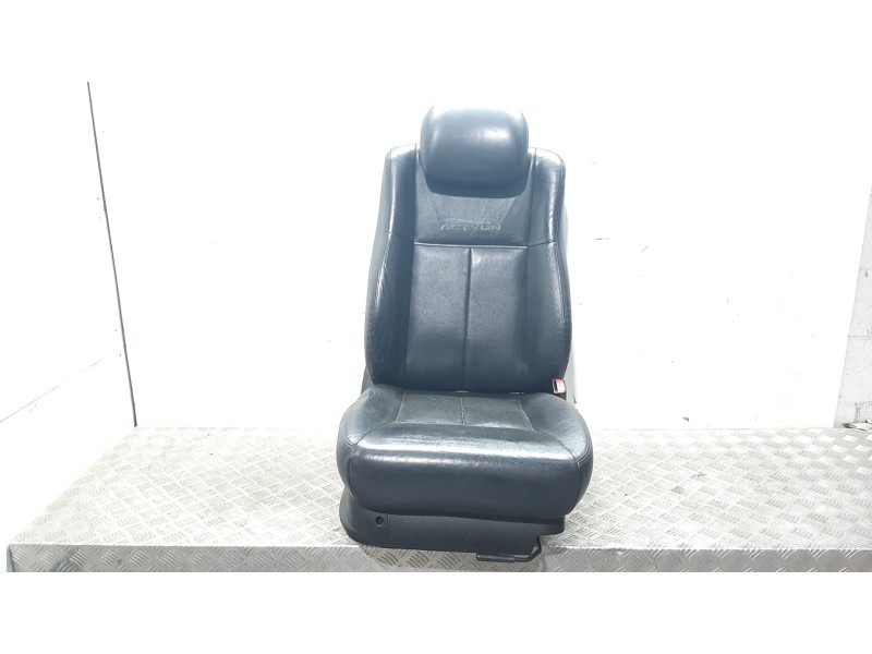 Recambio de asiento delantero derecho para ssangyong actyon 200 xdi referencia OEM IAM  NEGRO 