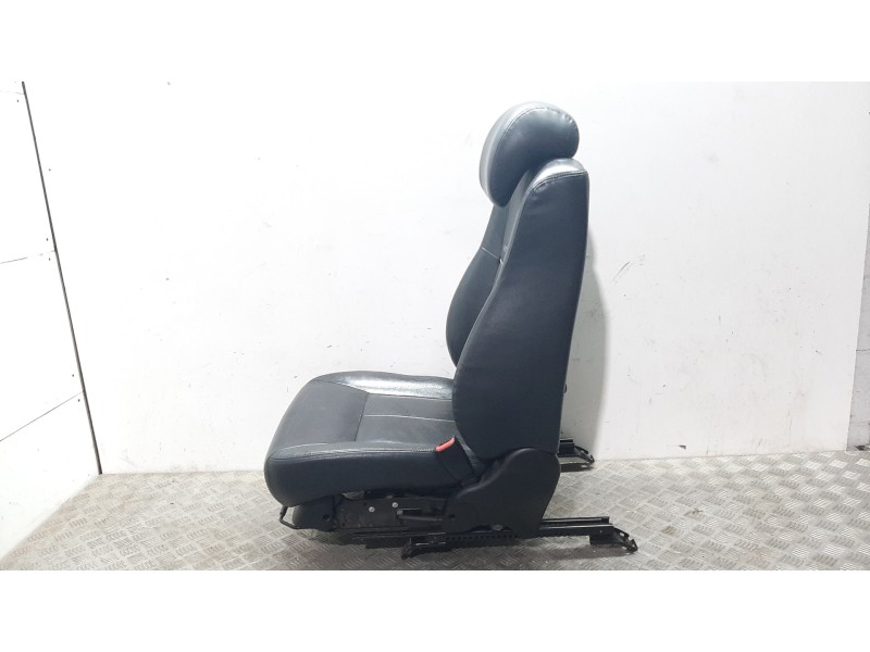 Recambio de asiento delantero derecho para ssangyong actyon 200 xdi referencia OEM IAM  NEGRO 