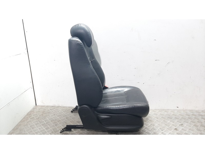 Recambio de asiento delantero derecho para ssangyong actyon 200 xdi referencia OEM IAM  NEGRO 