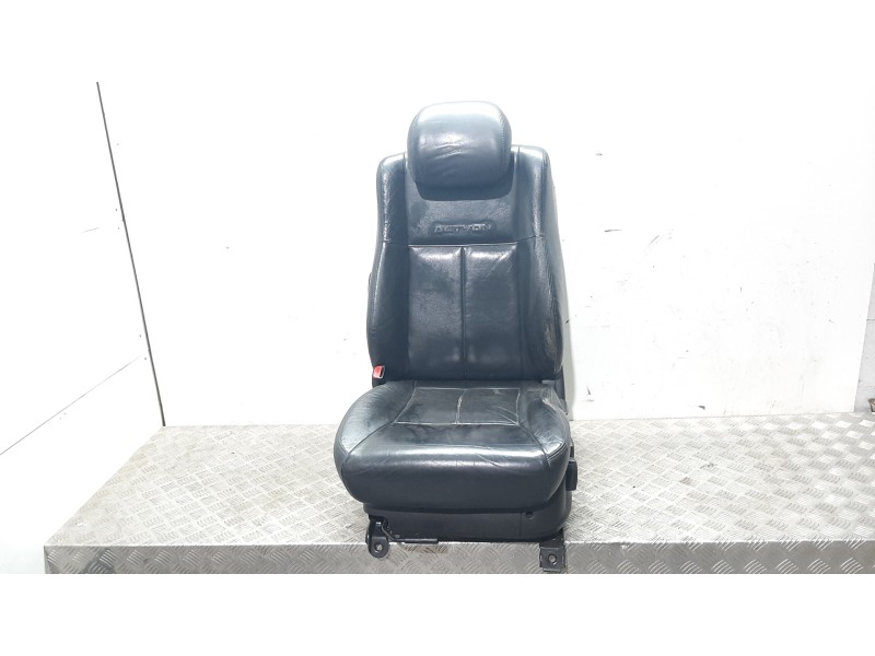 Recambio de asiento delantero izquierdo para ssangyong actyon 200 xdi referencia OEM IAM  NEGRO 