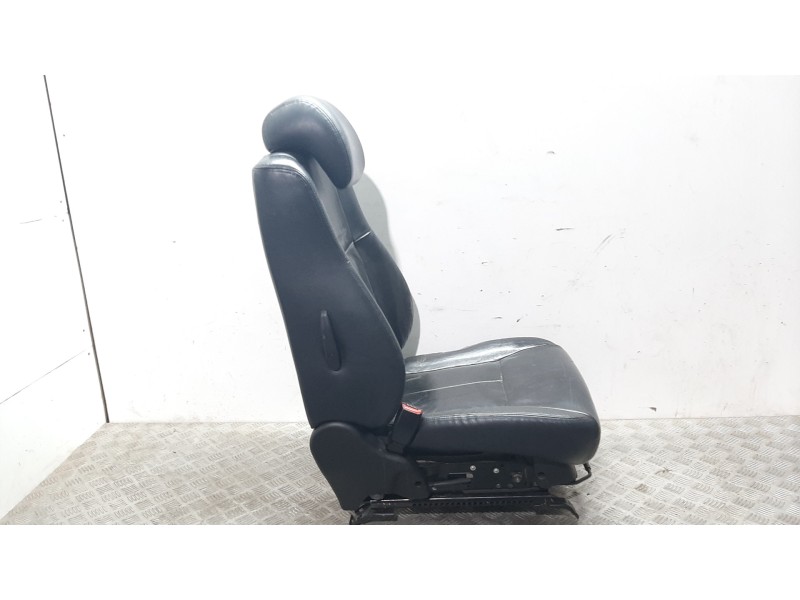 Recambio de asiento delantero izquierdo para ssangyong actyon 200 xdi referencia OEM IAM  NEGRO 