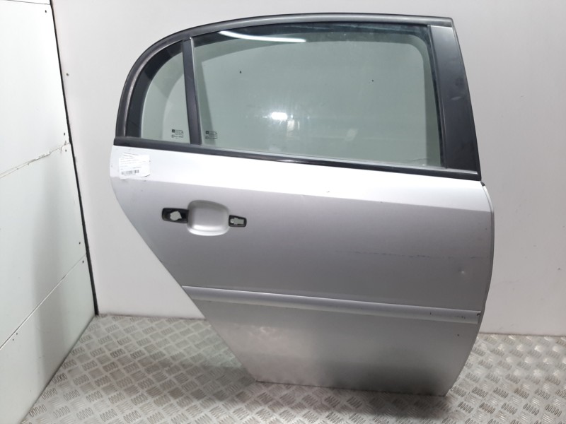 Recambio de puerta trasera derecha para opel vectra c berlina club referencia OEM IAM  PLATA 