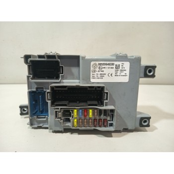 CAJA RELES / FUSIBLES 00520646330 