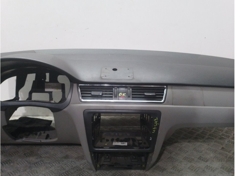 Recambio de salpicadero para seat toledo (kg3) style referencia OEM IAM 6JB857009  
