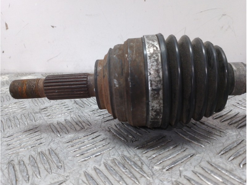 Recambio de transmision delantera derecha para renault clio iii rip curl referencia OEM IAM 8200618111  