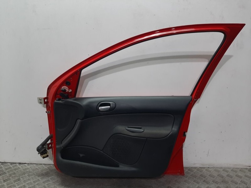 Recambio de puerta delantera derecha para peugeot 206+ básico referencia OEM IAM  ROJO 