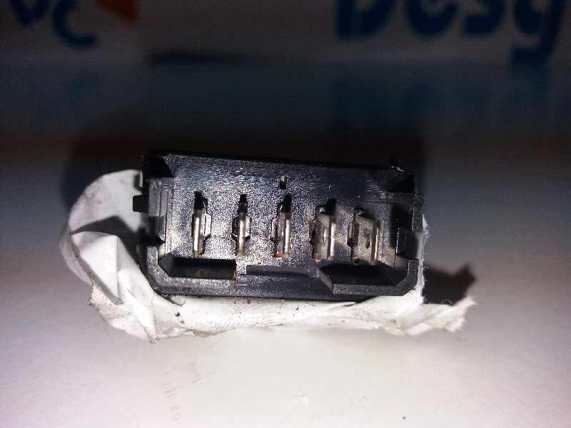 Recambio de mando elevalunas delantero izquierdo para citroën xsara berlina 1.6 attraction referencia OEM IAM 6552TA  