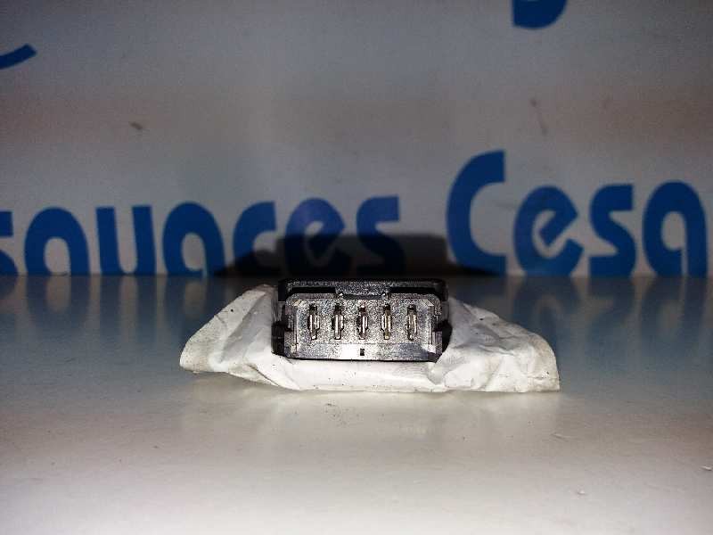 Recambio de mando elevalunas delantero derecho para citroën xsara berlina 1.6 attraction referencia OEM IAM 6552TA   Recambio de mando elevalunas delantero derecho para citroën xsara berlina 1.6 attraction referencia OEM IAM 6552TA