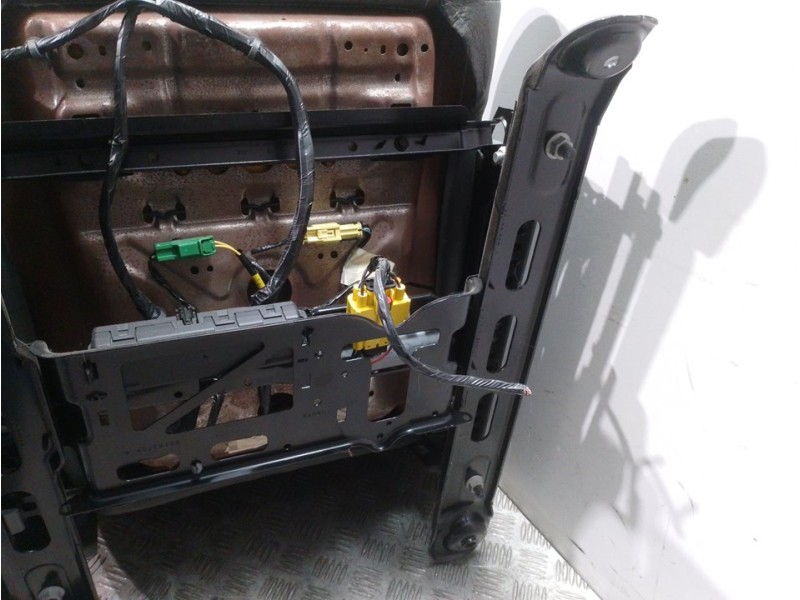 Recambio de asiento delantero derecho para jeep gr. cherokee (wh) 3.0 crd laredo referencia OEM IAM   