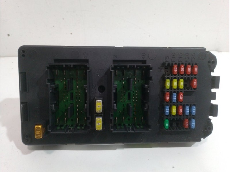 Recambio de caja reles / fusibles para jeep gr. cherokee (wh) 3.0 crd laredo referencia OEM IAM 56049915AA 0517799 