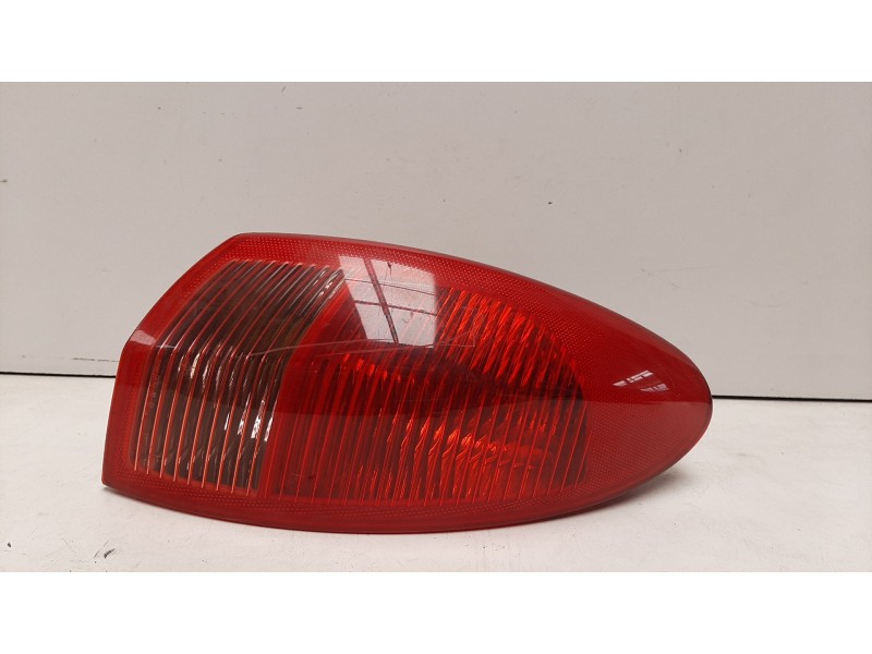 Recambio de piloto trasero derecho para alfa romeo 147 (190) 1.9 jtd distinctive referencia OEM IAM 0046556348  