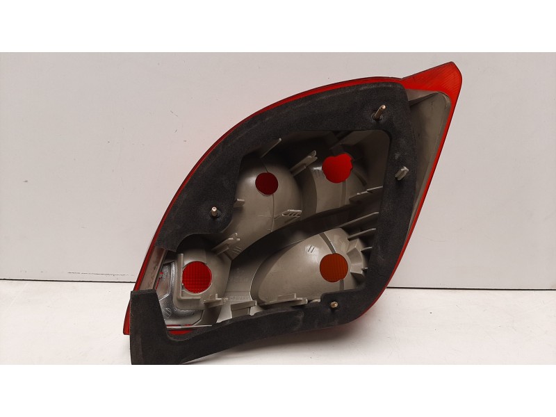 Recambio de piloto trasero izquierdo para ford fiesta berlina techno referencia OEM IAM   