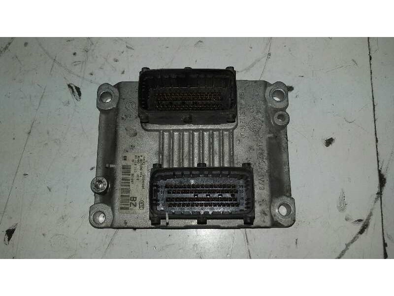 Recambio de centralita motor uce para opel corsa c club referencia OEM IAM 09164475  