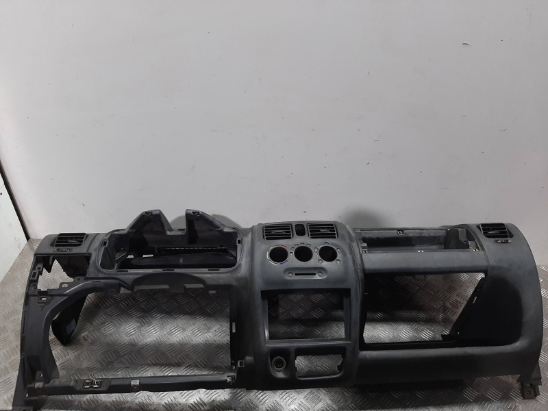 Recambio de salpicadero para opel agila básico referencia OEM IAM 09208111  