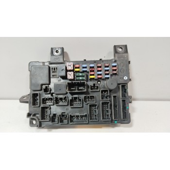 CAJA RELES / FUSIBLES 8637A864 