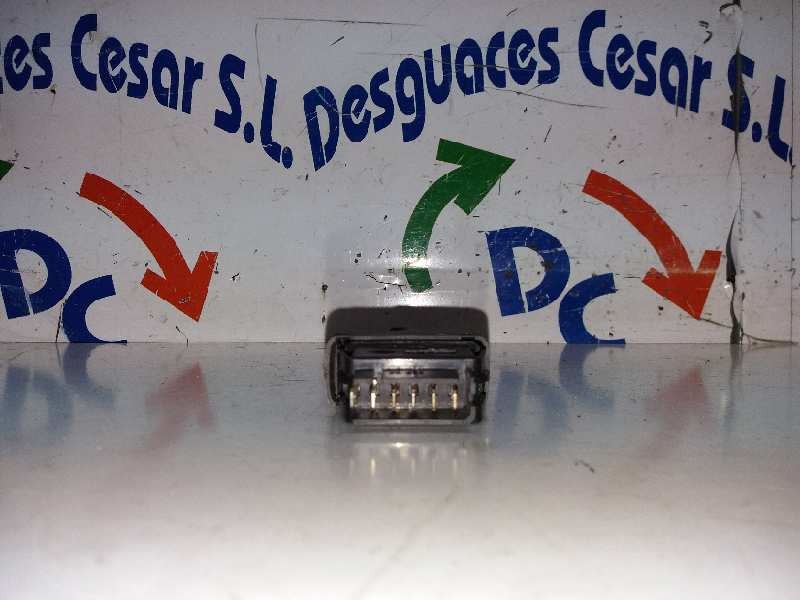 Recambio de mando elevalunas trasero izquierdo para kia carens (un) active referencia OEM IAM 935801D0010G  