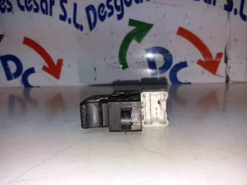 Recambio de mando elevalunas delantero derecho para kia carens (un) active referencia OEM IAM 935751D1010G  