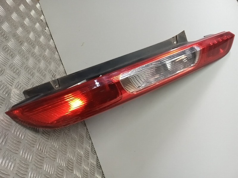 Recambio de piloto trasero derecho para ford focus berlina (cap) ambiente (d) referencia OEM IAM 1420450  