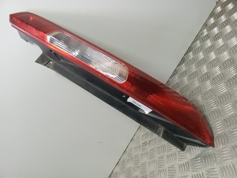 Recambio de piloto trasero derecho para ford focus berlina (cap) ambiente (d) referencia OEM IAM 1420450  